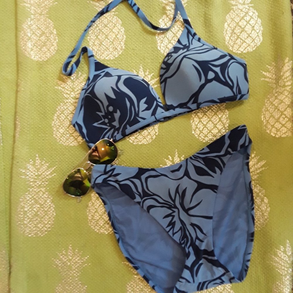 Like New Victoria Secret navy blue print swim suit
